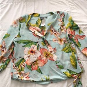 NY&C Island Inspired shirt! (NEVER WORN)